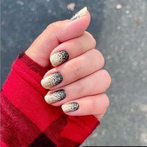Color Street 4 for $20 - Ring It In nail strips